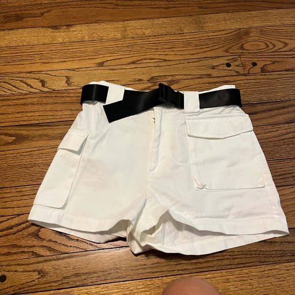 Aritzia Pants - ARITZIA TNA CARGO SHORTS